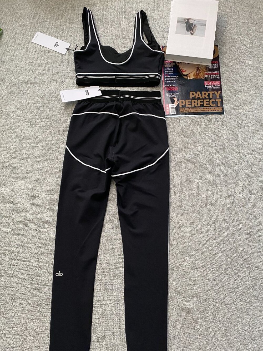 NWT Black ALO Heart Throb Matching Set ❤️ Airbrush Legging and Bra😍On-Trend - Picture 9 of 10